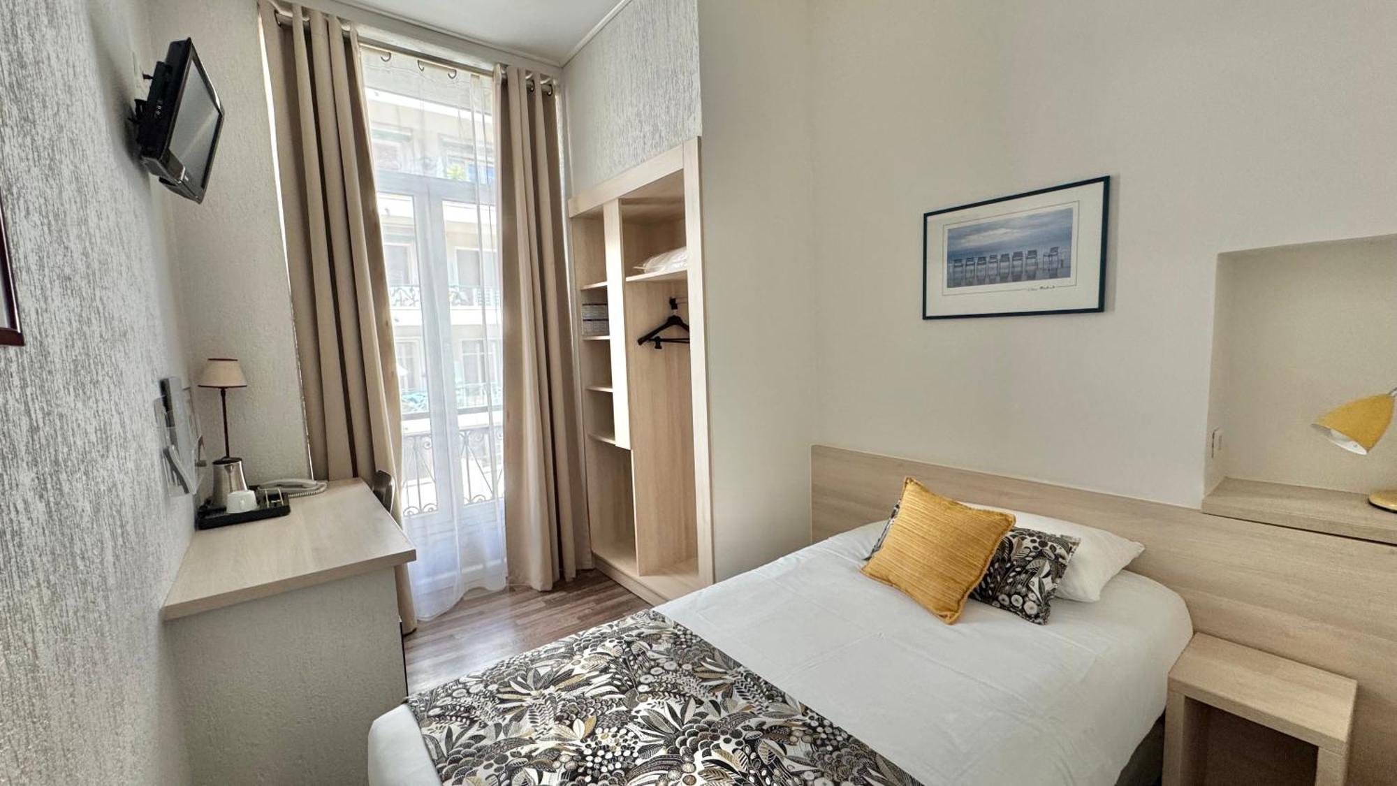 Hotel Helvetique Nice Pokoj fotografie
